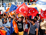 Митинг сторонников турецкого премьера Тайипа Эрдогана в охваченном беспорядками Стамбуле собрал более 300 тысяч человек
