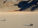 Геологи разгадали тайну "движущихся камней", ползающих по американской Долине Смерти