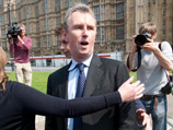 Вице-спикер палаты британского парламента арестован по подозрению 
в пяти изнасилованиях мужчин
