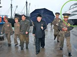 Судя по фотографии, опубликованной сайтом, Ким Чен Ын совершил прогулку на 29-метровой люксовой яхте производства британской компании Princess Yachts International