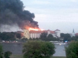 В Риге горит президенский дворец: у пожара высшая степень опасности (ВИДЕО)