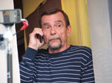 Лев Пономарев, глава движения "За права человека", всех сотрудников которого в ночь на субботу силой выволокли из занимаемого ими помещения, побывал в бывшем офисе своей организации Лев Пономарев, глава движения "За права человека", всех сотрудников которого в ночь на субботу силой выволокли из занимаемого ими помещения, побывал в бывшем офисе своей организации
