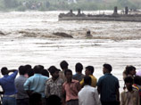 Власти признали гибель тысячи человек от наводнения в Индии