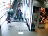 Коллеги по работе случайно убили китаянку в супермаркете тележкой с напитками (ВИДЕО)