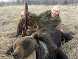 В мае Валуев опубликовал в своем микроблоге несколько фотографий с охоты в Архангельской области