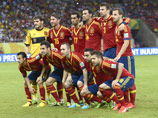 Игроки сборной Испании по футболу после победы над командой Уругвая (2:1) в стартовом матче Кубка Конфедераций в Бразилии устроили вечеринку с алкогольными напитками, девушками и покером