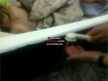 На видеозаписи, появившейся в ряде местных блогов, в соцсетях и на форумах, видно, как мальчика лет десяти, спящего в ванне, поливают из душа, при этом в качестве звукового сопровождения звучит смех "карателей" На видеозаписи, появившейся в ряде местных блогов, в соцсетях и на форумах, видно, как мальчика лет десяти, спящего в ванне, поливают из душа, при этом в качестве звукового сопровождения звучит смех "карателей"