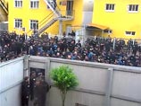 В иркутской ИК-3, где "тюремная интеллигенция" бунтует из-за дорогой тушенки, заключенные порезали вены В иркутской ИК-3, где "тюремная интеллигенция" бунтует из-за дорогой тушенки, заключенные порезали вены