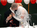 NEWSru.com  2013-06-28 22:26:02	Россияне не собираются ограничивать себя тремя браками, показал соцопрос