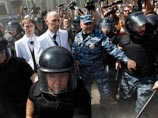 В Петербурге ОМОН встал на защиту геев: тех пытались закидать камнями
