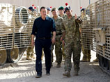 Премьер-министр Великобритании Дэвид Кэмерон в субботу с необъявленным визитом посетил базу британских войск в Афганистане