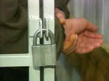 В Ленобласти полицейский центра "Э", вымогавший деньги с помощью борьбы с педофилией, получил 3 года колонии В Ленобласти полицейский центра "Э", вымогавший деньги с помощью борьбы с педофилией, получил 3 года колонии