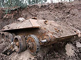 В израильском городе Холон рабочие, копавшие котлован для фундамента дома, обнаружили под слоем грунта крупный металлический объект