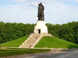 Иван Одарченко стал прототипом знаменитого монумента Воину-освободителю - обычный советский солдат со спасенной девочкой на руках