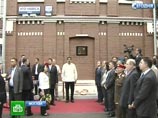 "Сейчас я остро чувствую, что память о Чавесе жива, - сказал на торжественной церемонии открытия президент Венесуэлы Николас Мадуро, находящийся в Москве с визитом