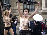 Femen тренируются снимать футболки, рассказала лидер движения и попала за решетку после акции в Париже Femen тренируются снимать футболки, рассказала лидер движения и попала за решетку после акции в Париже