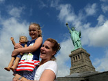 Один из главных символов США, Статуя Свободы, почти два года остававшаяся недоступной для туристов из-за реконструкции, вновь открыта для посещений