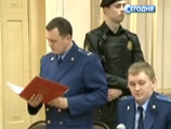 Наказание в виде шести и пяти лет лишения свободы в колонии общего режима и штрафа просит прокурор для оппозиционного блоггера Алексея Навального и его предполагаемого сообщника