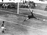 Журнал World Soccer включил Льва Яшина в команду мечты всех времен Журнал World Soccer включил Льва Яшина в команду мечты всех времен