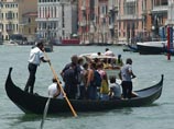 Венецианские власти решили проверять гондольеров на алкоголь и наркотики из-за   "неподобающего" поведения