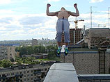 Фото падающего с крыши питерского паркурщика друзья выложили в сеть
