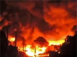 Перевозивший нефть поезд сошел с рельсов в Канаде и загорелся, сотни людей эвакуированы, огнем охвачена значительная часть города Ляк-Межантик (Lac-M&#233;gantic)