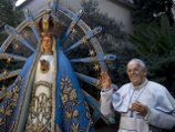 Папа Римский Франциск попросил "немедленно" убрать свое скульптурное изображение, установленное на родине понтифика, у входа в кафедральный собор Буэнос-Айреса 29 июня этого года