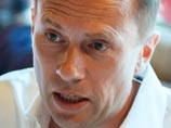 Мятежный петербуржский единоросс "расчленил" свой партбилет, заявив таким образом о выходе из ЕР (ВИДЕО) Мятежный петербуржский единоросс "расчленил" свой партбилет, заявив таким образом о выходе из ЕР (ВИДЕО)