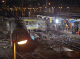 Машинист разбившегося под Парижем поезда успел предотвратить столкновение с другим составом
