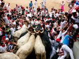 Забег быков в Памплоне обернулся давкой: животные бежали по телам