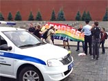 В правозащитном проекте "ОВДинфо", который ведет мониторинг задержаний на массовых акциях, утверждают, что пятерых активистов оппозиции доставили в ОВД Китай-город и оформляют по статье 20.2 КоАП РФ