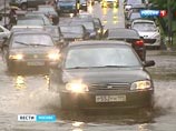 Сегодня на Москву и Московскую область обрушился очередной сильный ливень, в который раз затопив улицы и тротуары