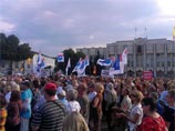 В Ярославле прошел митинг в поддержку арестованного в начале июля мэра города Евгения Урлашова. На Советской площади собралось около пяти тысяч человек, требовавших освободить мэра В Ярославле прошел митинг в поддержку арестованного в начале июля мэра города Евгения Урлашова. На Советской площади собралось около пяти тысяч человек, требовавших освободить мэра