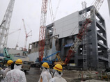 Над АЭС "Фукусима-1" стало подниматься "нечто, похожее на пар"