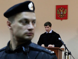 Прокуратура обжаловала приговор Алексею Навальному и Петру Офицерову, правда, только в той части, что касалась их немедленного заключения под арест Прокуратура обжаловала приговор Алексею Навальному и Петру Офицерову, правда, только в той части, что касалась их немедленного заключения под арест