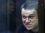 Прокуратура сочла, что до вступления приговора в силу Навальный и Петр Офицеров могут находиться под подпиской о неыезде