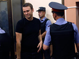 Алексей Навальный, до вступления приговора суда в силу имеющий возможность продолжать борьбу за пост столичного градоначальника, не должен отказываться от мэрских амбиций
