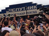 Навальный прибыл из Кирова в Москву на "заминированный" вокзал с ОМОНом Навальный прибыл из Кирова в Москву на "заминированный" вокзал с ОМОНом