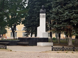 "Святая Русь" требует убрать бюст Ленина с площади Троице-Сергиевой лавры "Святая Русь" требует убрать бюст Ленина с площади Троице-Сергиевой лавры