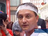 Дагестанцам, избившим депутата Госдумы и "самого опасного водителя" Приднестровья, вменили четыре статьи УК Дагестанцам, избившим депутата Госдумы и "самого опасного водителя" Приднестровья, вменили четыре статьи УК