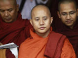 Взрыв бомбы, разорвавшейся в момент проповеди, с которой поздно вечером в воскресенье обратился к верующим известный в Мьянме буддийский монах Виратху, чуть не погубил выступавшего, которого мусульмане называют "лицом буддийского терратризма"