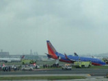 В нью-йоркском международном аэропорту Ла-Гуардия совершил жесткую посадку "Boeing 737" региональной авиакомпании Southwest Airlines, следовавший из Нэшвила (штат Теннесси)