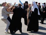 В Киеве "профессионально" выбили зубы идеологу Femen перед приездом Путина и патриарха Кирилла (ФОТО)