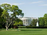 Во-первых, президенту США придется находиться на одной территории с Эдвардом Сноуденом, чьей выдачи он добивался лично, пишет "Коммерсант". Во вторых, безуспешность этих попыток в Конгрессе уже расценили как крупнейший внешнеполитический провал Белого дом Во-первых, президенту США придется находиться на одной территории с Эдвардом Сноуденом, чьей выдачи он добивался лично, пишет "Коммерсант". Во вторых, безуспешность этих попыток в Конгрессе уже расценили как крупнейший внешнеполитический провал Белого дом
