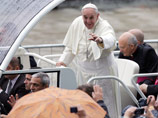 Папа Франциск напугал телохранителей, общаясь с народом на пляже Копакабана