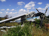 В Ростовской области совершил жесткую посадку самолет Ан-2, причем пилот, не дотянувший до аэродрома 500 метров, сбежал с места аварии