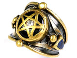 Перстень, принадлежавший ударнику культовой группы The Beatles Ринго Старру, продан на торгах аукционного дома Mecum за 28 тысяч долларов
