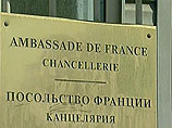Невольным соседом Сноудена в "Шереметьево" побыл босой француз с женским паспортом