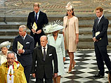 Среди самых запоминающихся нарядов герцогини в 2013 году журнал назвал бледно-розовое пальто от Александра Маккуина и такого же цвета шляпку, в которых она появилась в июне на параде в честь дня рождения королевы Елизаветы II