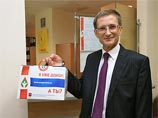 Кандидат в мэры Москвы от "эсеров" опозорился на фото: пишет ручкой на экране планшета Кандидат в мэры Москвы от "эсеров" опозорился на фото: пишет ручкой на экране планшета